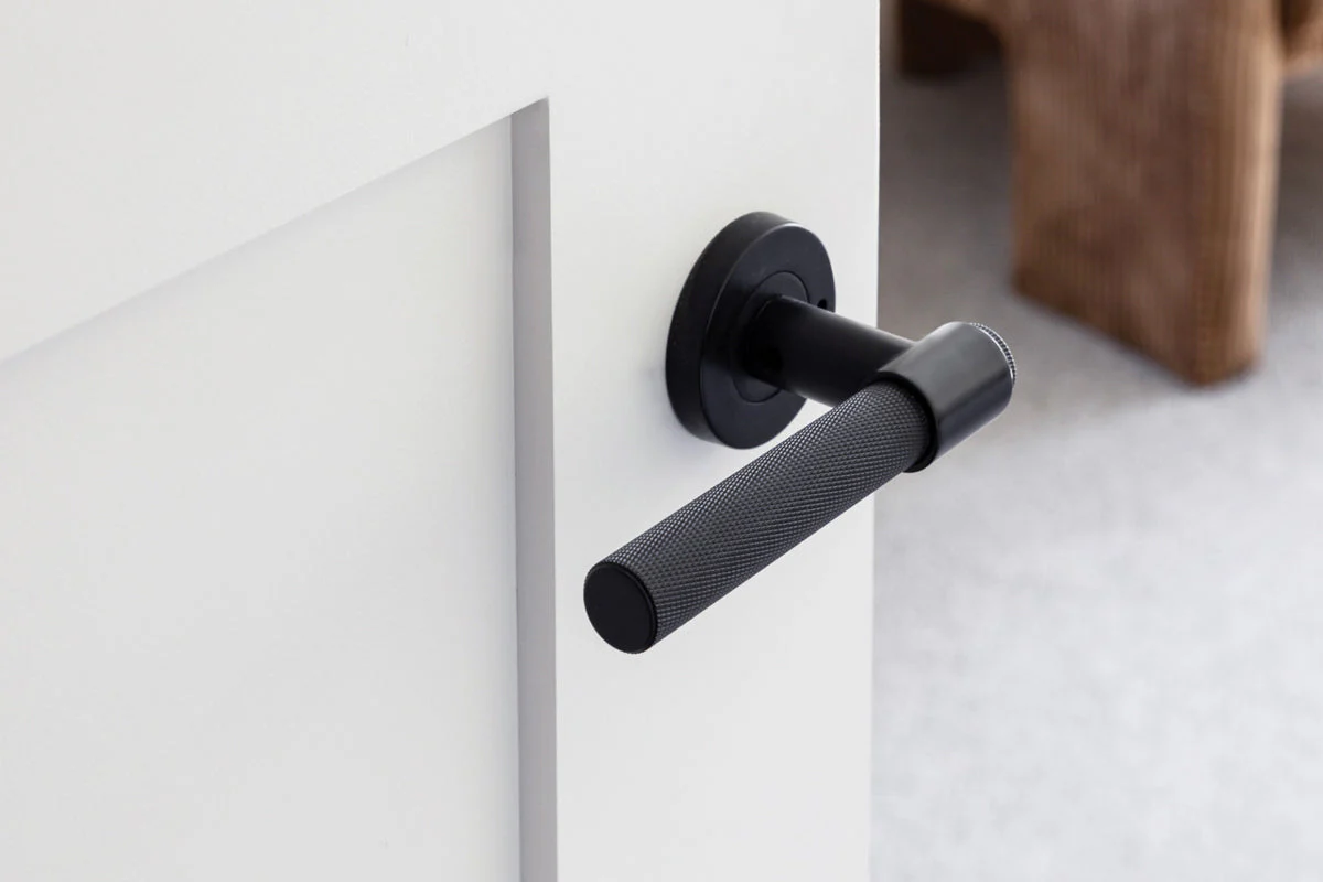 7 Online Stores for Commercial Door Hardware Trusted by Professional Locksmiths