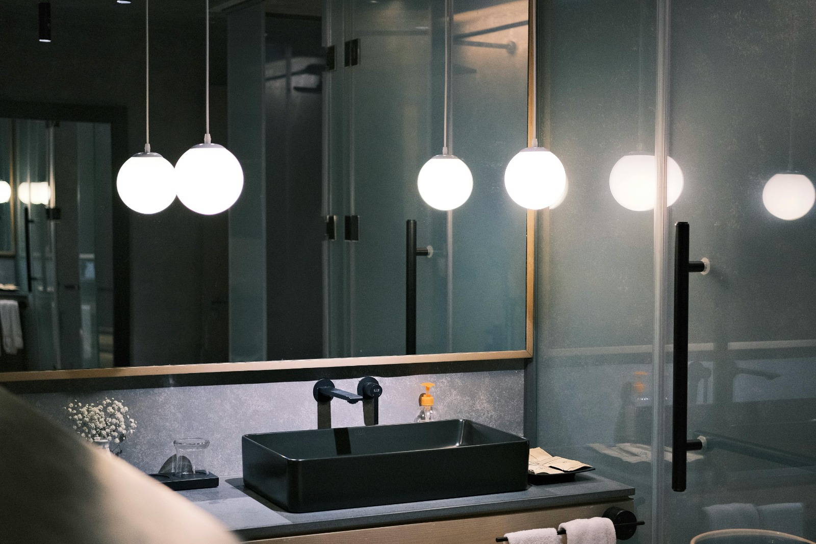 Expert Bathroom Remodeling for Small &amp; Large Bathrooms