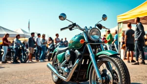 Motorrad verkaufen in einem lebhaften Markt, wo Käufer und Verkäufer interagieren.