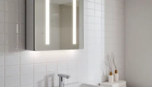 Sonni Spiegelschrank in modernem Badezimmer mit Beleuchtung und elegantem Design.