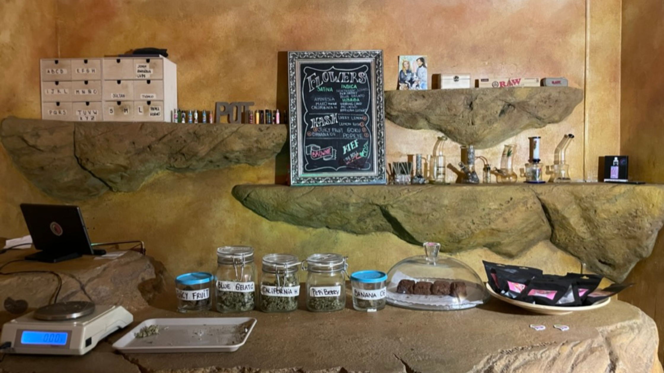 Exploring the Best Experience at a weed club madrid