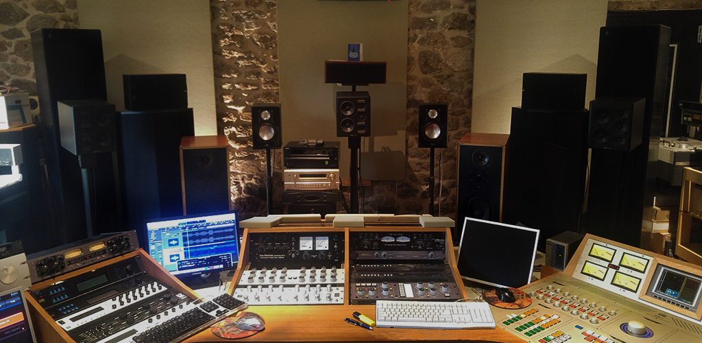 Online Audio Mastering for Loud and Clean Results